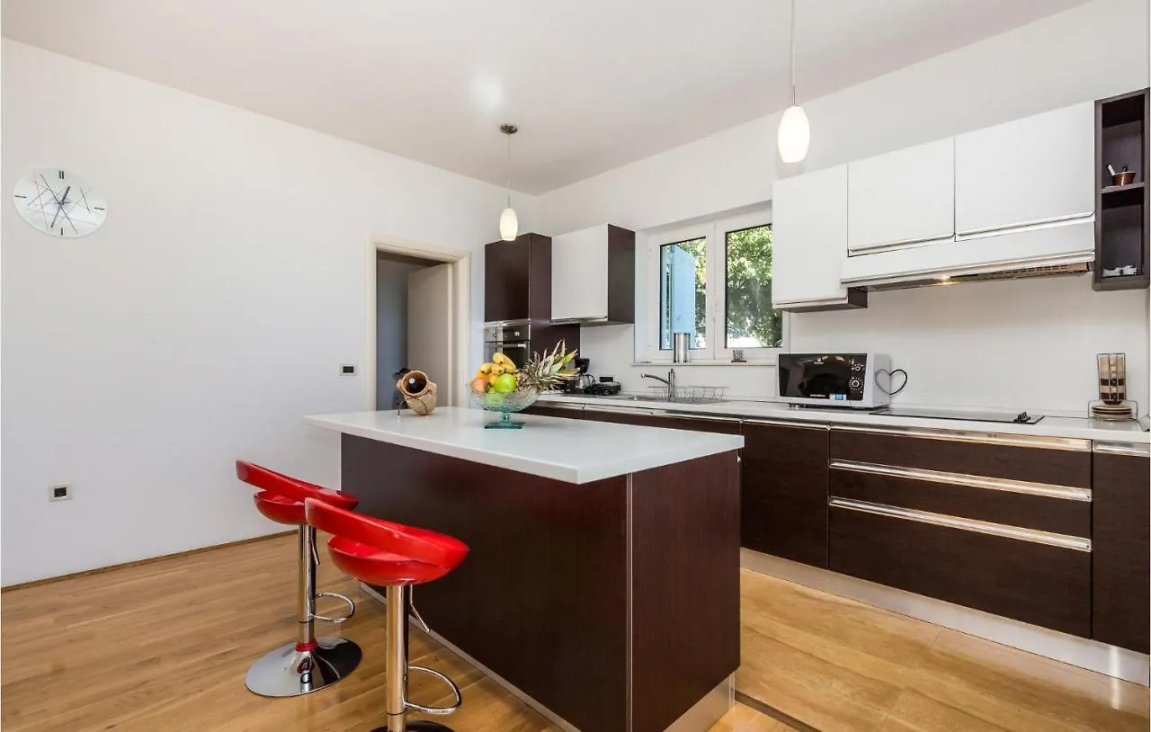 Cozy Home In Lovran With Outdoor Swimming Pool קרואטיה